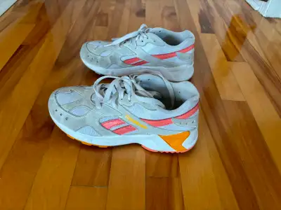 Souliers de sport REEBOK AZTREK taille 8 femme en bon état– DISP, View more