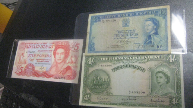 Queen Elizabeth The 2nd Foreign paper money in Arts & Collectibles in Edmonton - Image 3
