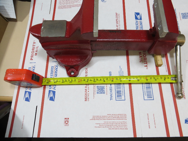 Vise Craftsman (2) 5.5" jaw ($175) & 4.5" jaw $140 in Hand Tools in Windsor Region - Image 8