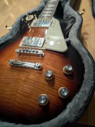 Epiphone Les Paul + Accessories, View more