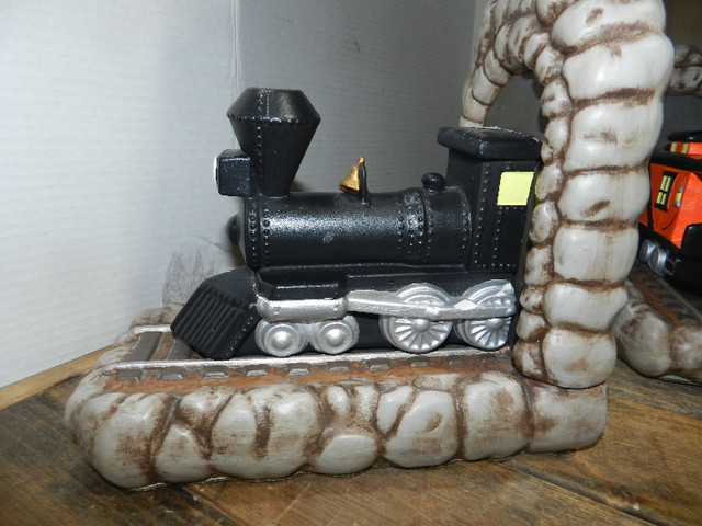Bookends, Steam Locomotive Train Engine Railroad Tunnel Caboose in Arts & Collectibles in Strathcona County - Image 4