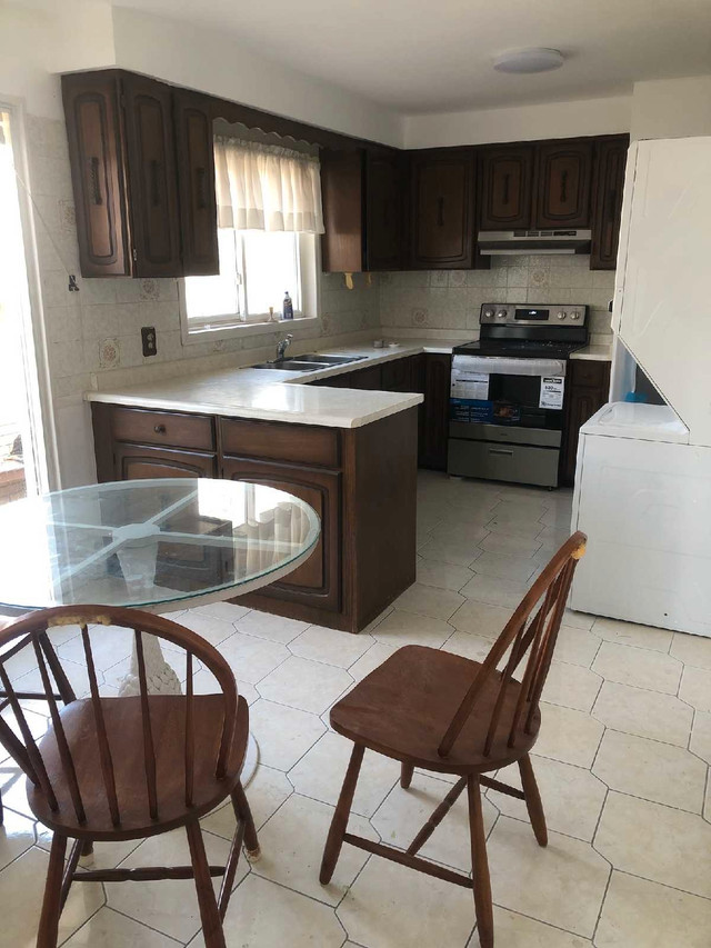 3 bed room upstairs for rent  in Long Term Rentals in Oshawa / Durham Region - Image 3