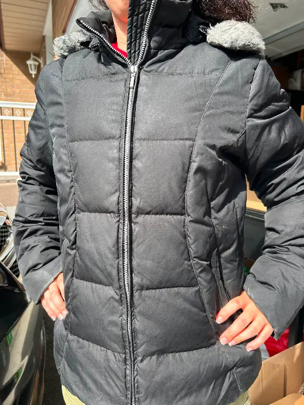 Manteau d’hiver en duvet avec capuchon XS in Women's - Tops & Outerwear in City of Montréal - Image 2