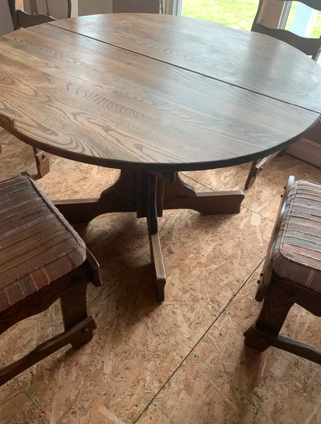 Oak Dining Table with 6 Chairs and extender  in Dining Tables & Sets in Moncton - Image 2