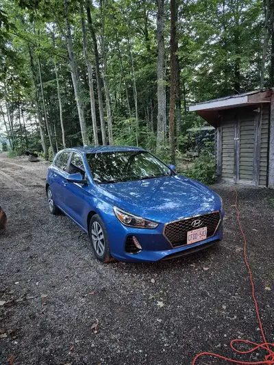 2018 hyundai elantra GT -Automatic -Cloth seats -Has both summer & winter tires 180,000km