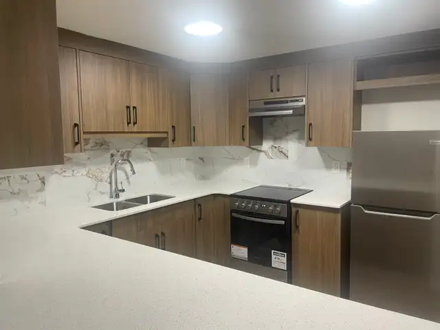 Rare 2BR/2BA Legal Suite – Master Ensuite! (Southwinds)