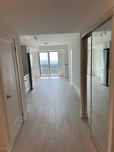 BRAND NEW Luxury Condo FOR LEASE : UC Tower 2, SIMCOE NORTH