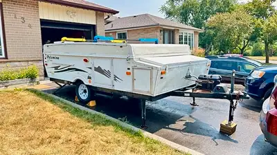 Model# Y-4102 Serial# 4X4CPC311AN040326 Tongue load: 71kg Gross weight: 1305kg Includes: Tire covers...