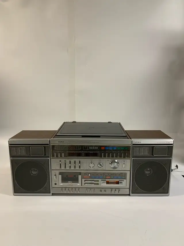 Vintage YORX M2685A Stereo System with Turntable & Double Casset in Stereo Systems & Home Theatre in City of Toronto - Image 4