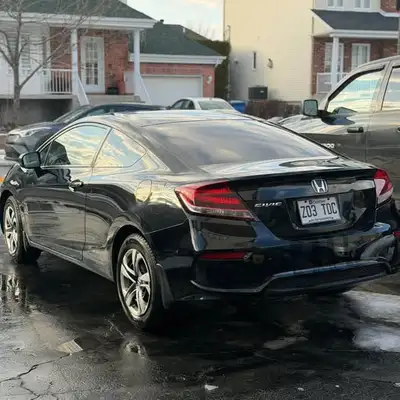 Honda Civic 2015 ex 2 portes toutes équipée manuelle 5 vitesses avec 244000 km généralement sur l au...