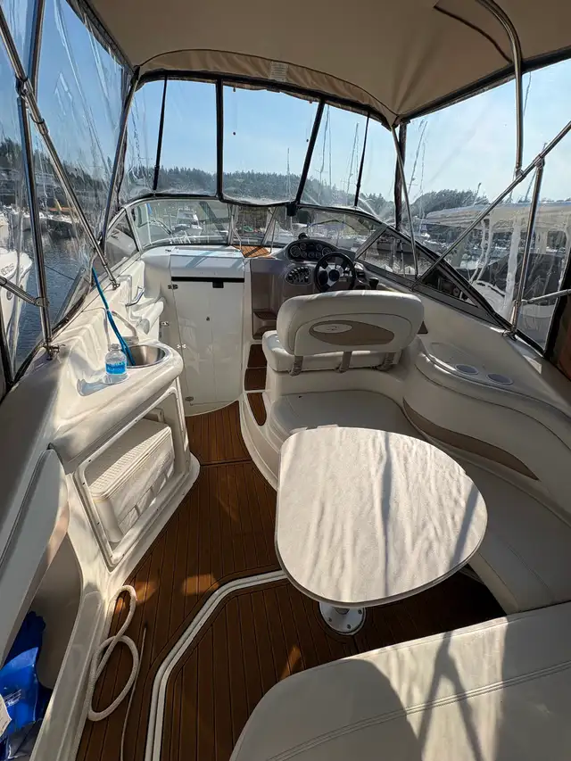 Regal Commodore 2465 – Trailer, Slip & Survey Included – in Powerboats & Motorboats in Saint John - Image 4