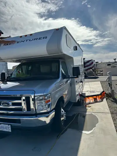 2022 Ford Alp Adventurer 19 RD class C motorhome for sale with low Km 71,297 in excellent condition....