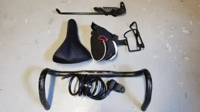 Pièces vélo : selle, béquille, sac, guidon, View more