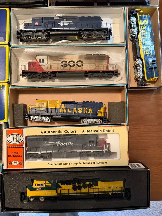 Lot of Cheap HO Scale Model Train Locomotives in Hobbies & Crafts in Calgary - Image 4