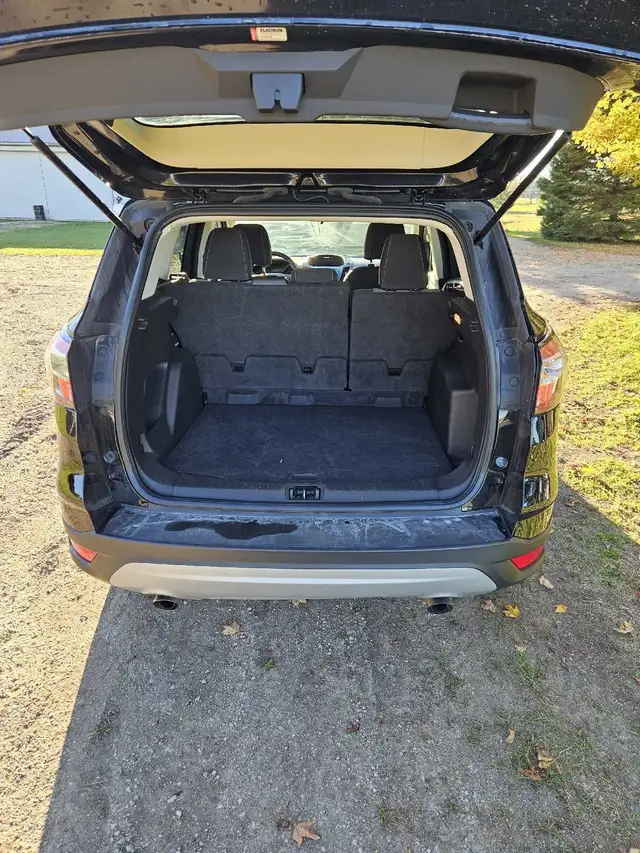 2017 Ford escape SE in Cars & Trucks in Grand Bend - Image 7