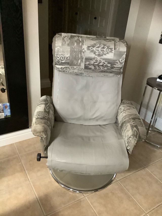 Fauteuil in Chairs & Recliners in La Ronge