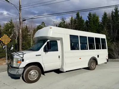 This Ford E-450 mini bus is ready for its next mission. With seating for 21 passengers, it’s the per...
