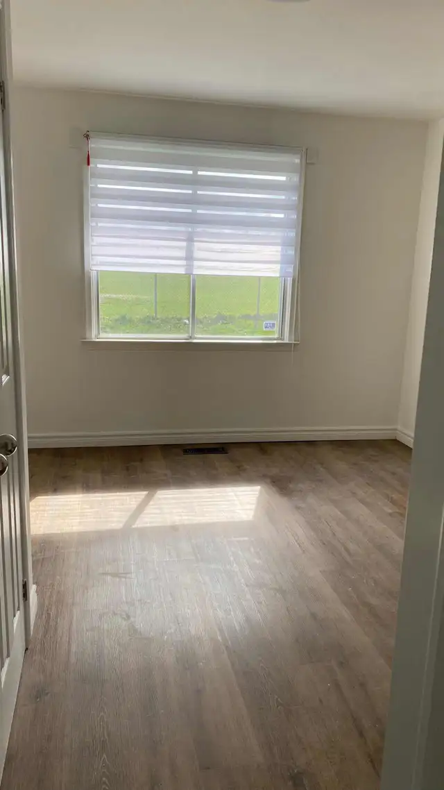  Bungalow – 3 Bed / 2 Bath in Central  in Long Term Rentals in City of Toronto - Image 7