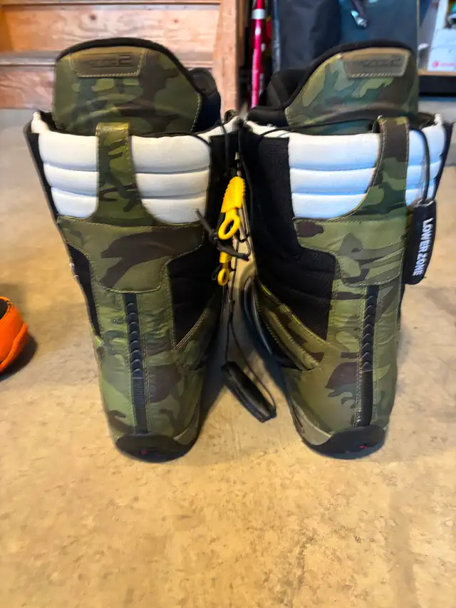 Snowboard boots size 11 & 12 in Snowboard in Calgary - Image 5