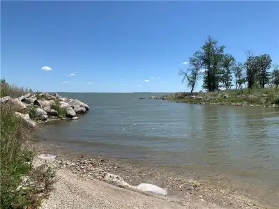 WATERFRONT LOTS (SERVICED) IN SW MANITOBA