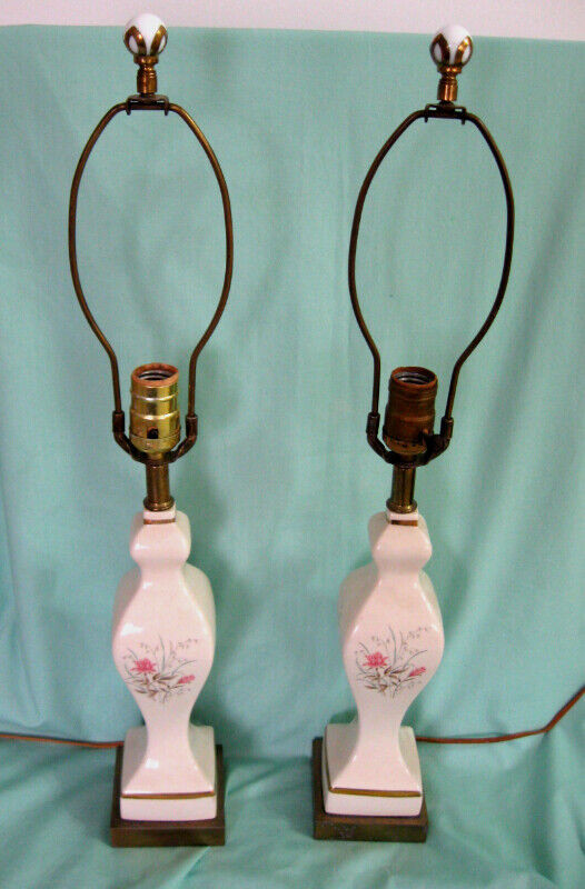 PAIRE DE LAMPES en PORCELAINE VINTAGE  PORCELAIN LAMP PAIR dans Art et objets de collection  à Ouest de l’Île