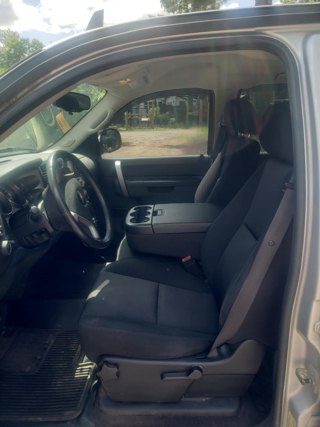 2010 chevy silverado LT crew cab 4wd in Cars & Trucks in Muskoka