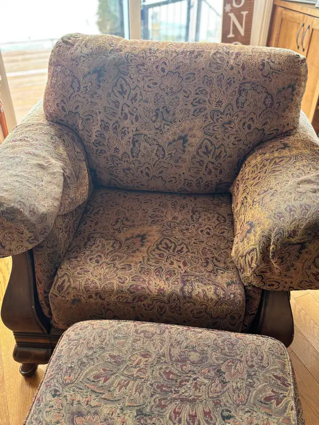 Living/Family Room couch set in Couches & Futons in Belleville - Image 2