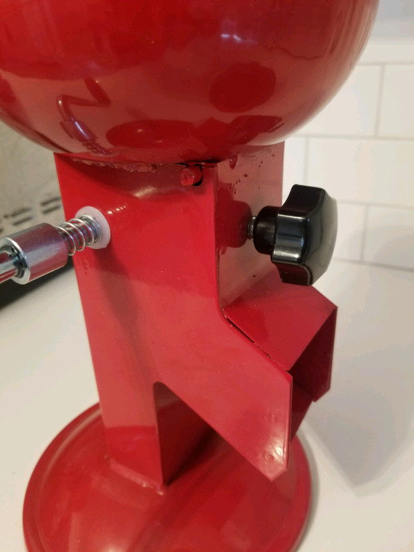 Nut-ricious nutcracker machine - NEW in Kitchen & Dining Wares in City of Toronto - Image 4