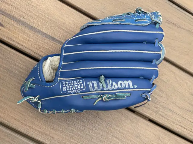 Vintage Wilson A2922 Dave Stieb Signature Baseball Glove – LH in Baseball & Softball in Oakville / Halton Region - Image 5