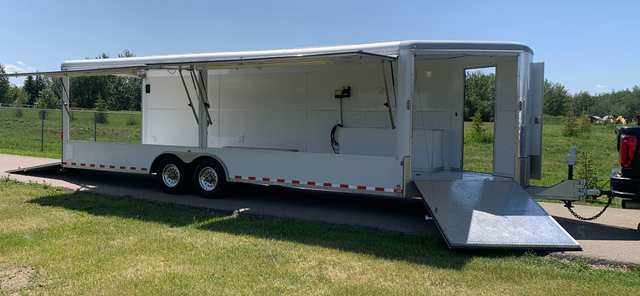 THE ULTIMATE TRAILER! 2006 WELLS CARGO 31' V-NOSE - LIKE NEW! in Cargo & Utility Trailers in Edmonton - Image 5