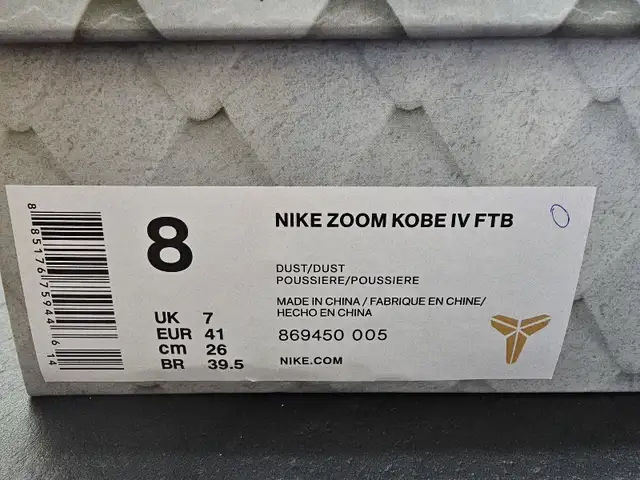 Kobe 4 Fade to Black size 8 in Men's Shoes in Mississauga / Peel Region - Image 9