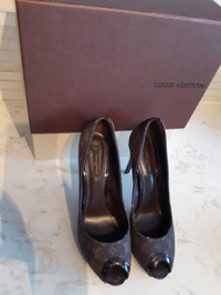 Open Toe Louis Vuitton Monogram Women's Shoes Size 38.5, US 8.5
