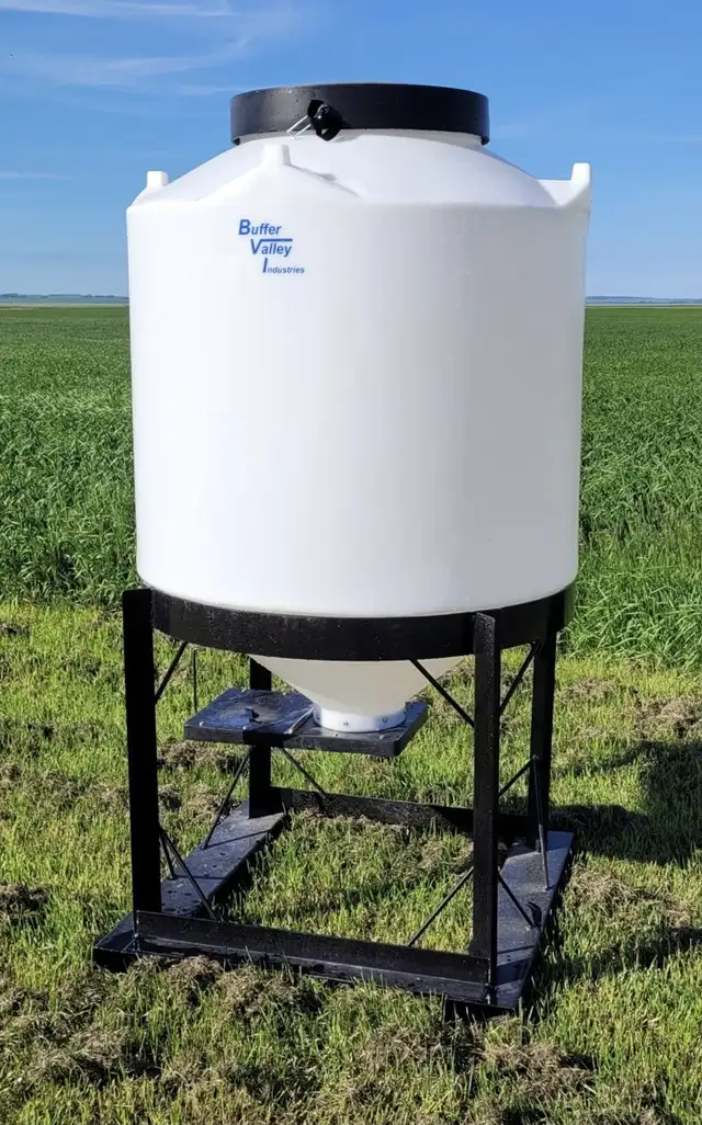 Portable Feed / Grain Bins  in Farming Equipment in Edmonton - Image 2