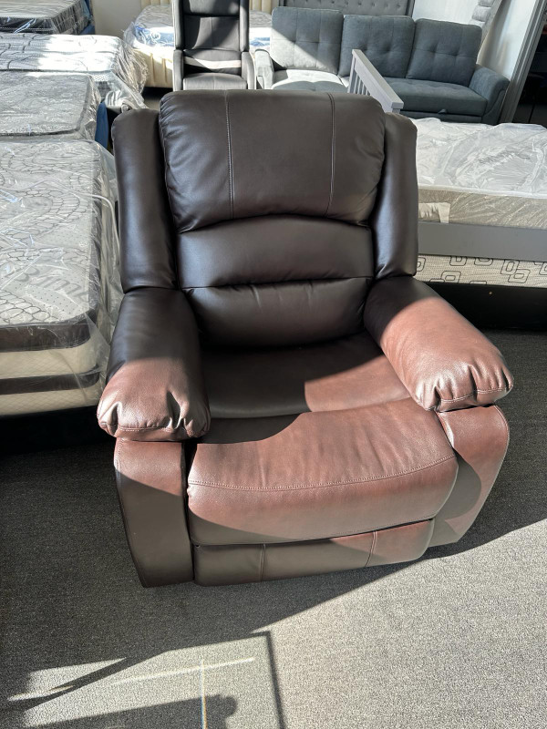 Brand New Electric Leather Recliner Chair in Chairs & Recliners in Mississauga / Peel Region - Image 2