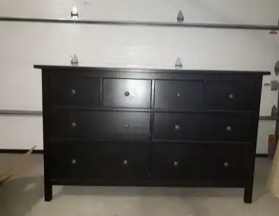 A Vendre Ensemble Ikea HEMNES Commode, Tables de nuit, Miroir., View more