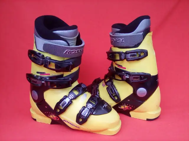 Bottes de ski alpin 24.5 ROSSIGNOL junior ski boots in Ski in Laval / North Shore - Image 7