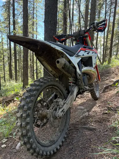 Has around 140hours Oil changed after every ride, fork seals were just done Fuel injection, electric...