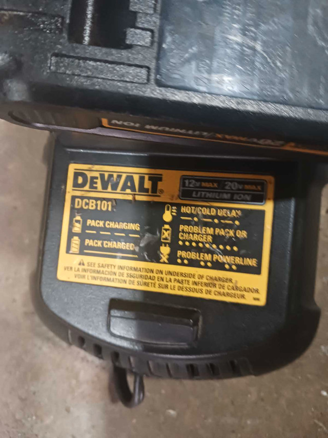 Dewalt 20v battery and charger  in Power Tools in Woodstock - Image 2