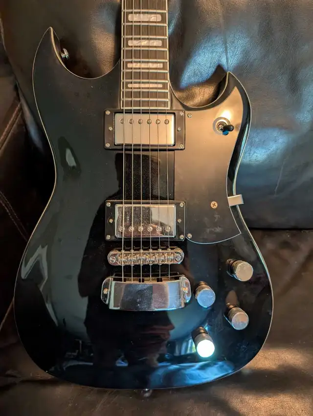 Hagstrom Pat Smear signature guitar in Guitars in Dartmouth - Image 3