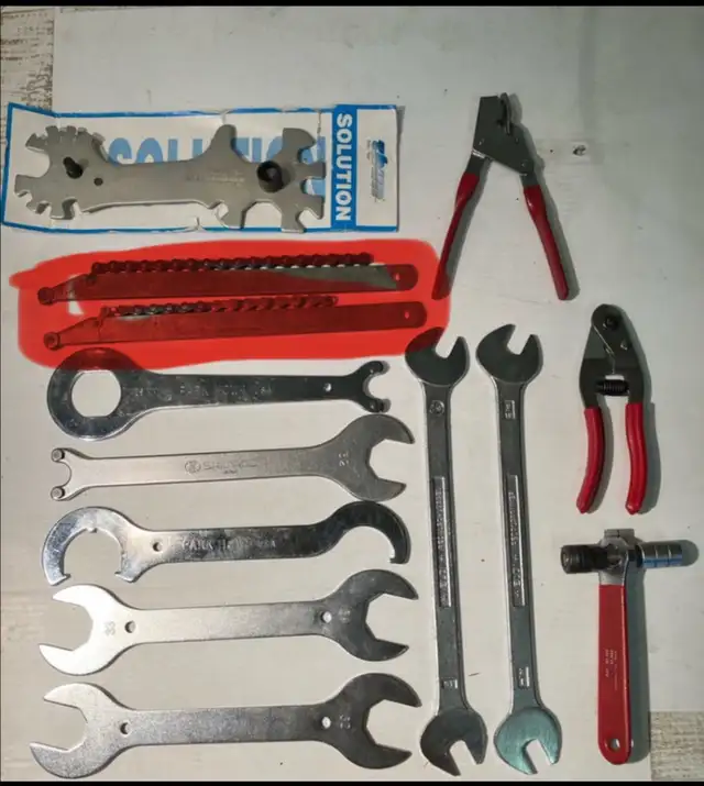 Protections-Gants-Genoux-Outils-Support in Skates & Blades in Laval / North Shore - Image 9