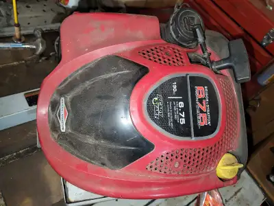 Voici un moteur Briggs & Stratton 675 Series de 190cc. Ce moteur a été utilisé et il est toujours en...
