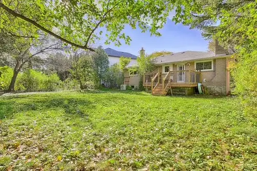 Spacious 3 bedroom Bungalow in prestigious Bayview Village, quiet and child-friendly neighbourhood,...