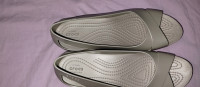 Crocs shoes size 8 wide