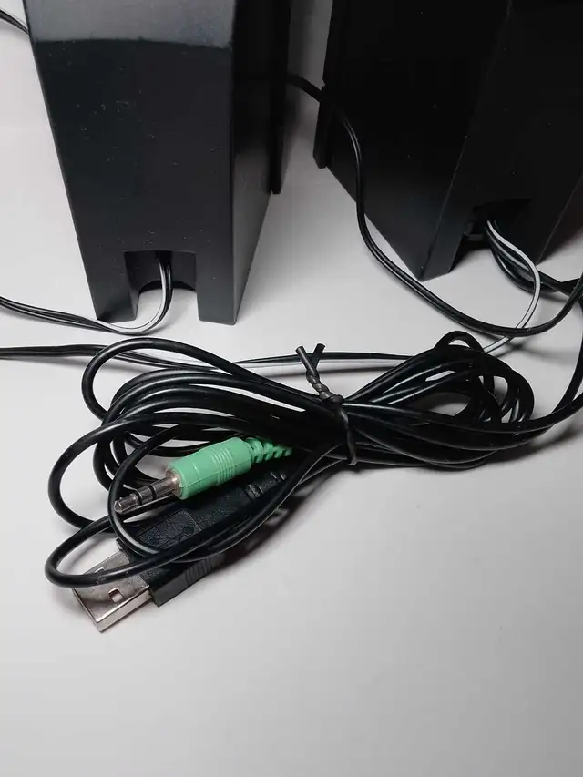Free Computer Speakers and Sound Spa in Free Stuff in Barrie - Image 5