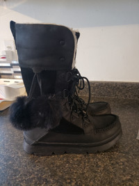 Women winter boots (Manitobah MukLuks)