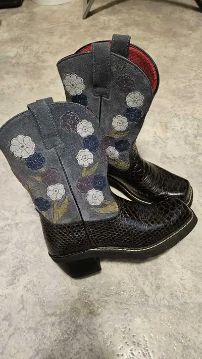 Ariat Women's Size 8 Baby Doll Floral Cowgirl Boots, View more