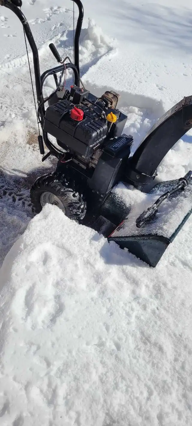 24 inch Craftsman snowblower with auger kit in Snowblowers in Mississauga / Peel Region - Image 10