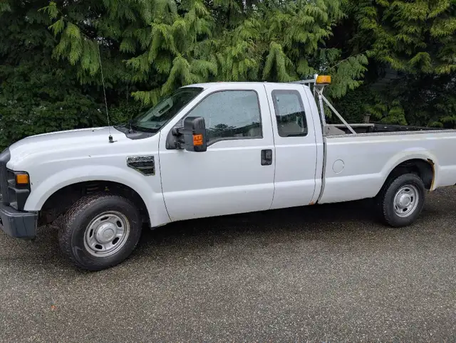 2010 Ford F-250 Super Duty – Low KM – Reliable Work Truck in Cars & Trucks in Mission - Image 5