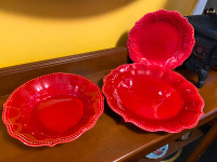 Like New The Pioneer Woman Paige 12-Piece Dinnerware Set in Red