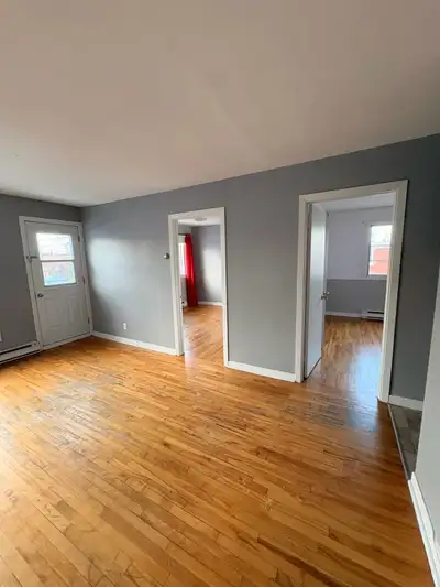 Grand 5½ – Mercier-Est / Tétreaultville – 1 600$/mois – Disponible 1er février Grand 5½ lumineux sit...